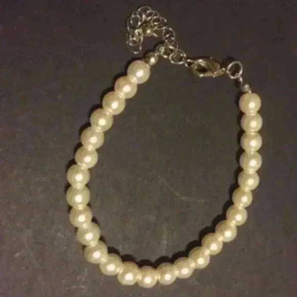Costume Pearl Bracelet - Picture 1 of 1